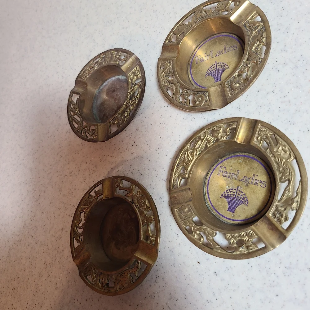 Vintage set ashtrays